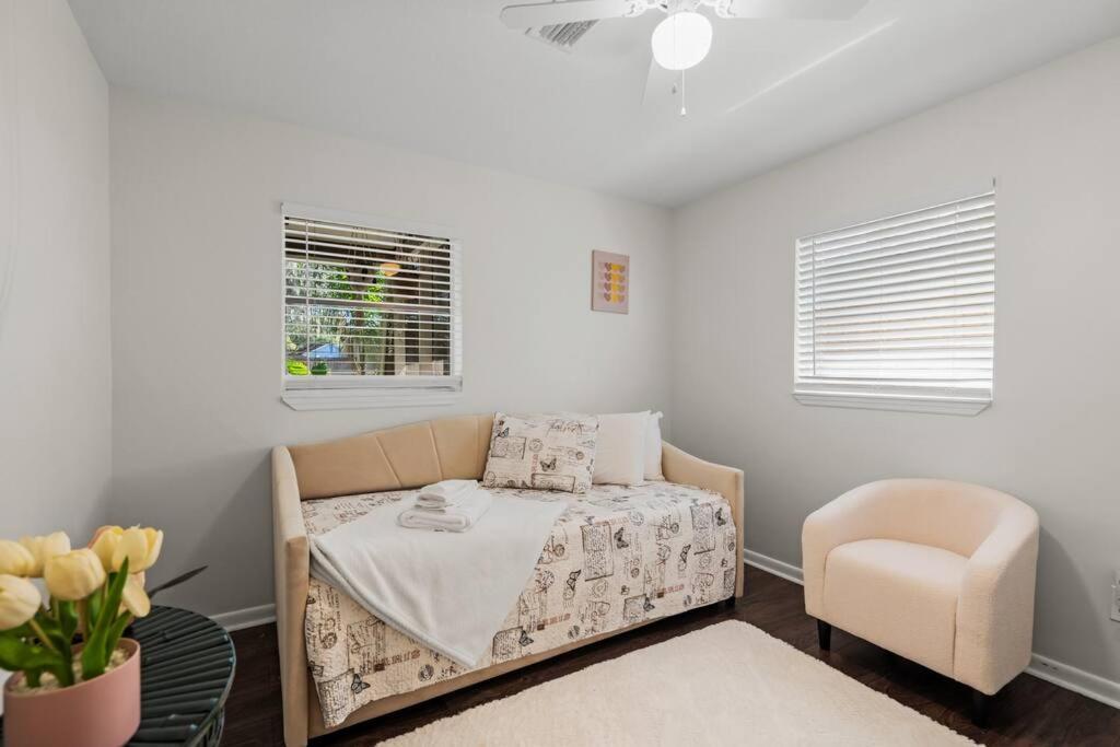 Charming, Cozy 3 Bedroom House, Walking Distance To Down Town Holiday home St. Augustine