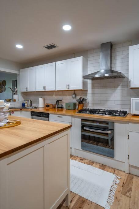 Holiday home Charming, Cozy 3 Bedroom House, Walking Distance To Down Town St. Augustine