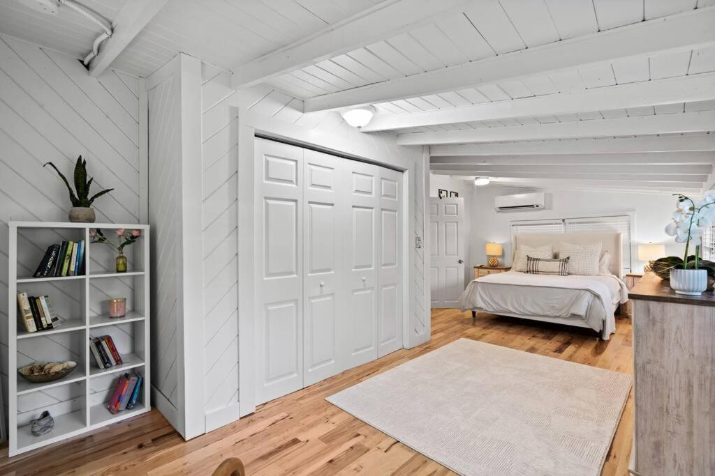 Holiday home Charming, Cozy 3 Bedroom House, Walking Distance To Down Town