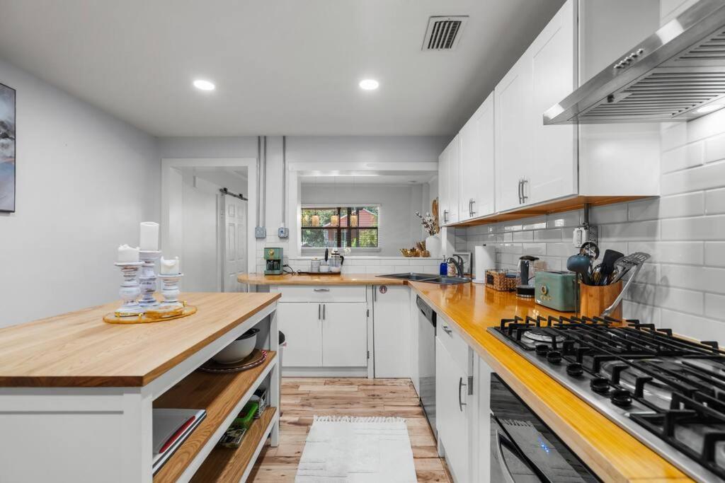 Charming, Cozy 3 Bedroom House, Walking Distance To Down Town Holiday home St. Augustine