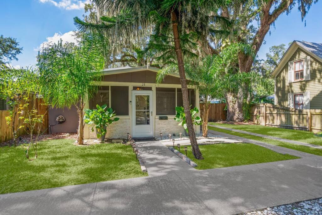 Charming, Cozy 3 Bedroom House, Walking Distance To Down Town *