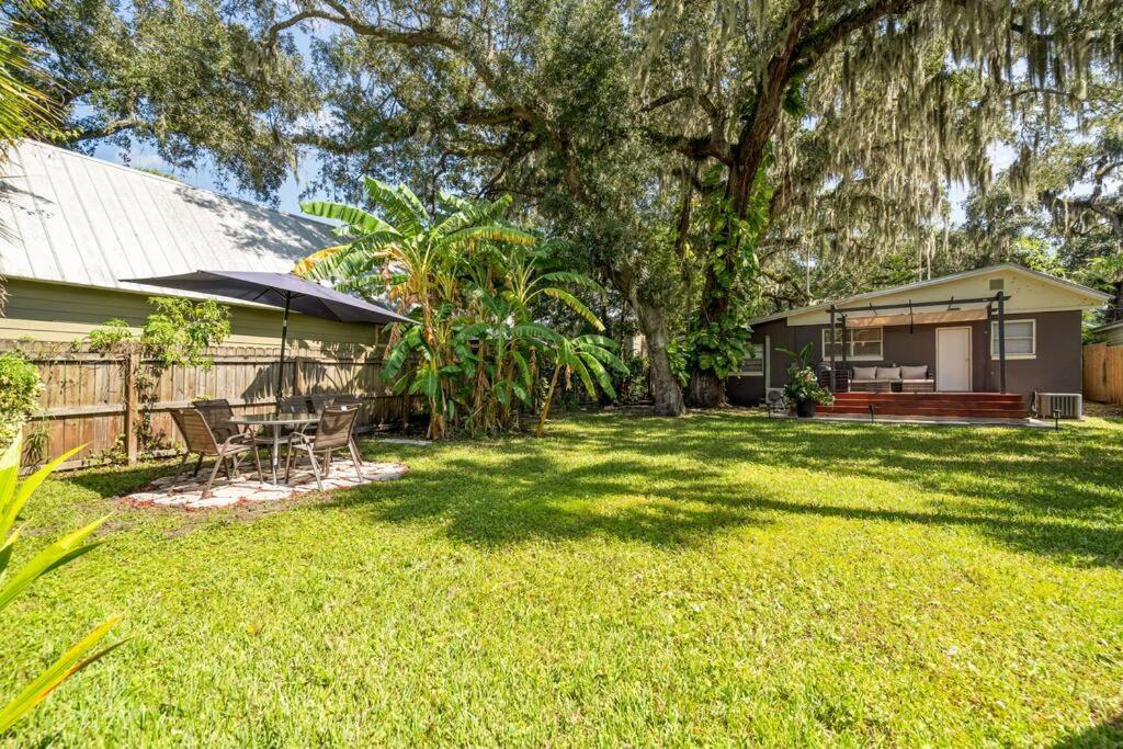 Charming, Cozy 3 Bedroom House, Walking Distance To Down Town