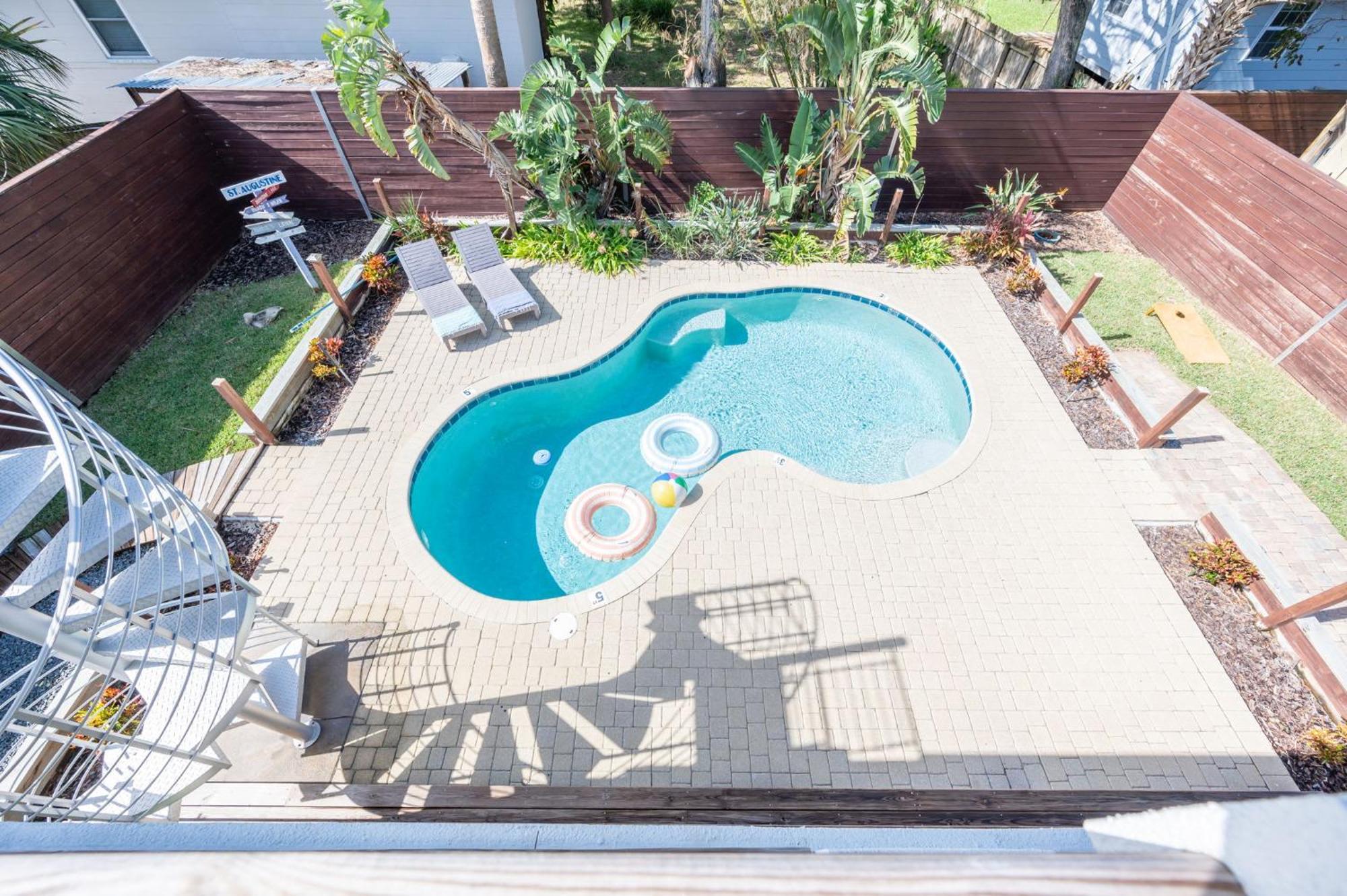 4bd 3br Pool Paradise 1 Mile From & Downtown Holiday home