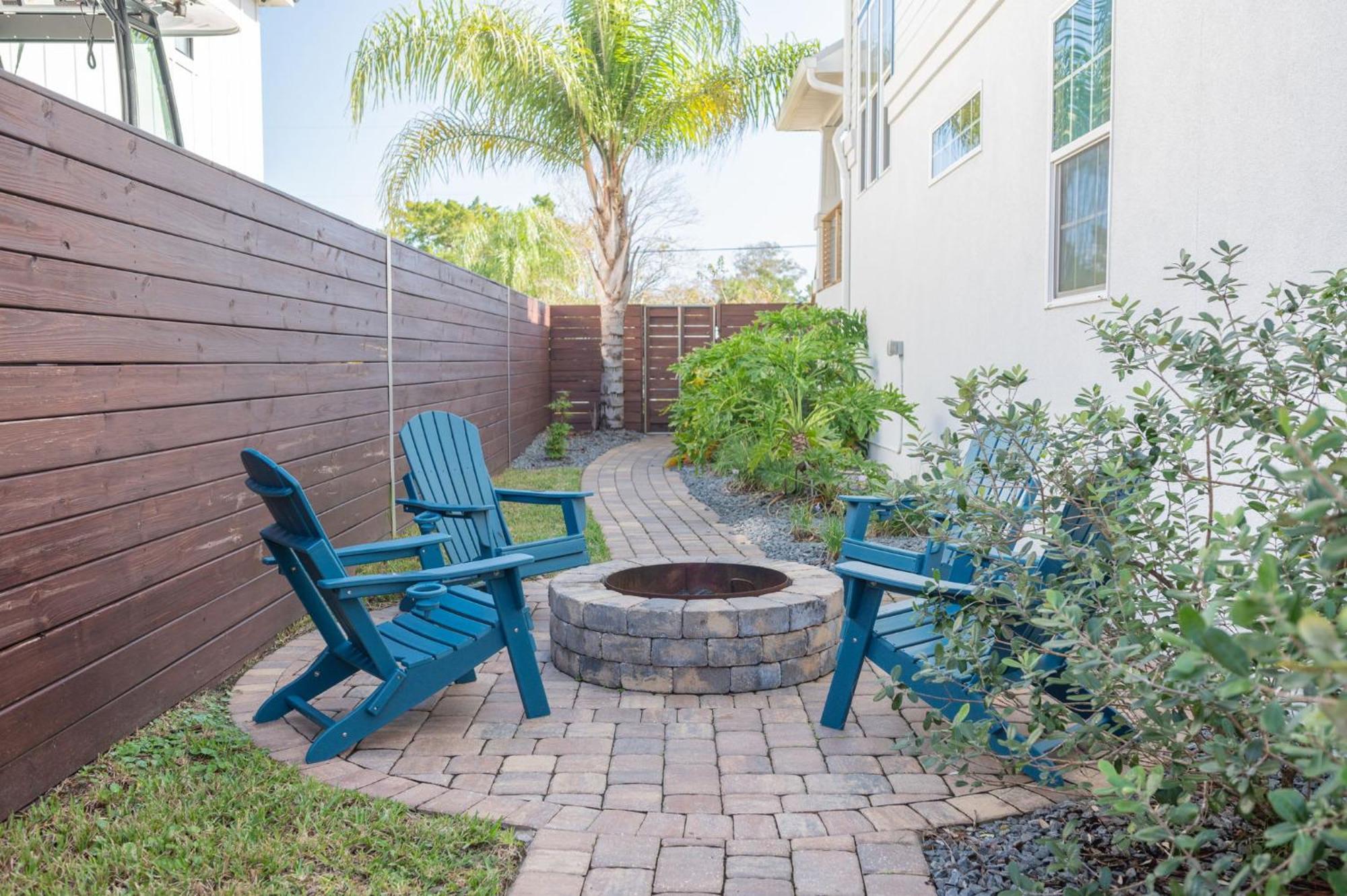 4bd 3br Pool Paradise 1 Mile From & Downtown Holiday home