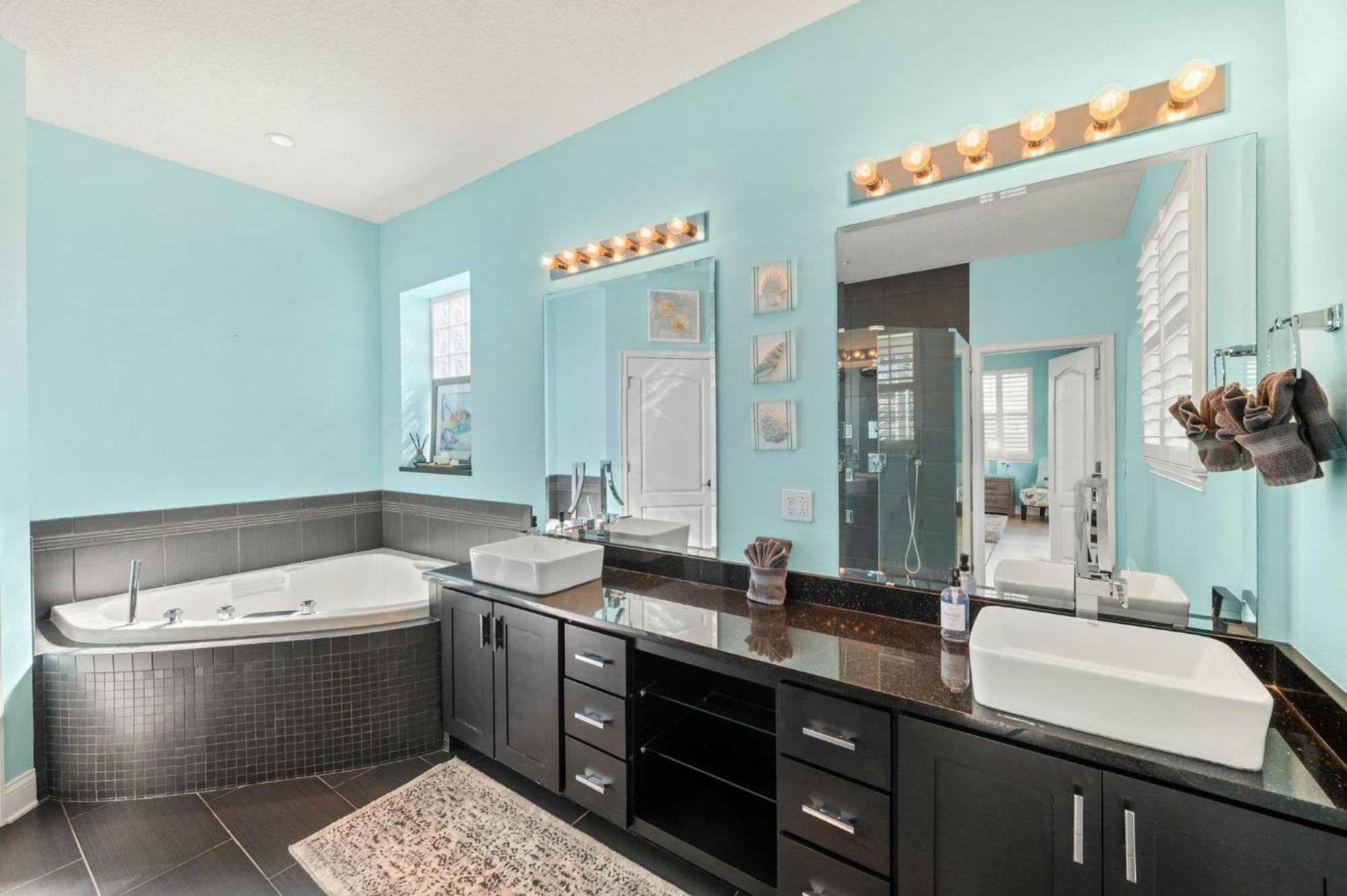 4bd 3br Pool Paradise 1 Mile From & Downtown