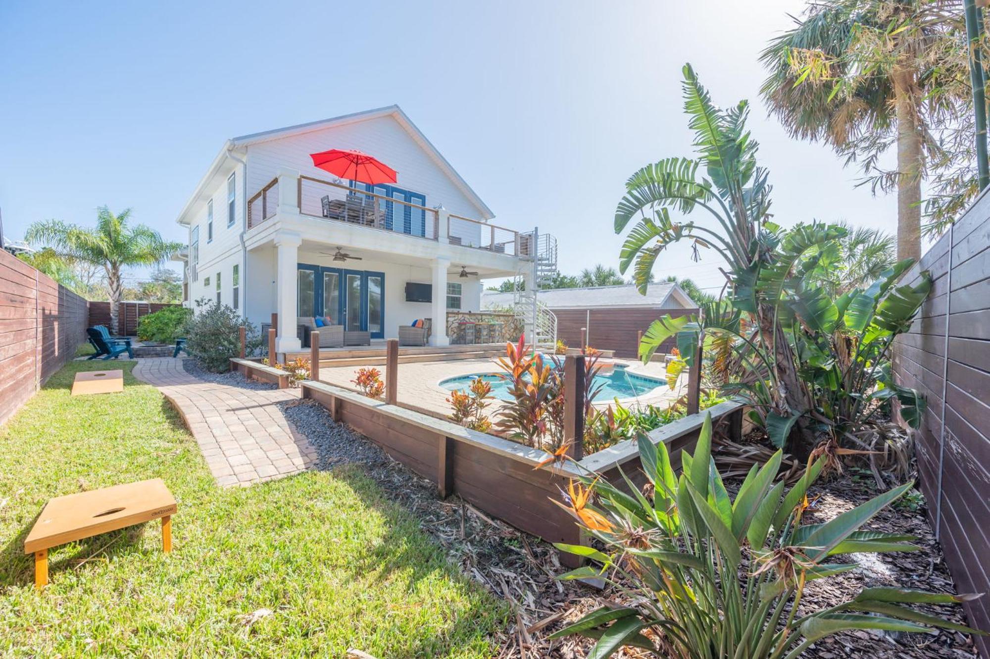 Holiday home 4bd 3br Pool Paradise 1 Mile From & Downtown