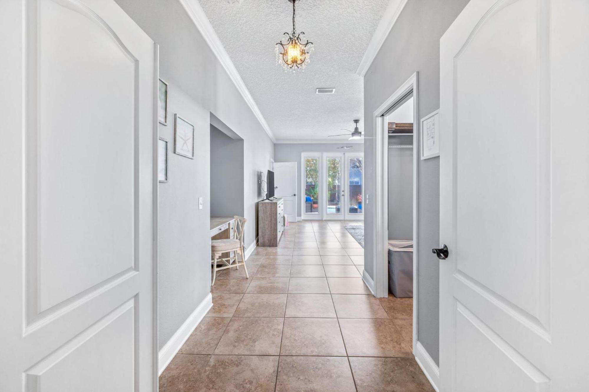 4bd 3br Pool Paradise 1 Mile From & Downtown Holiday home *