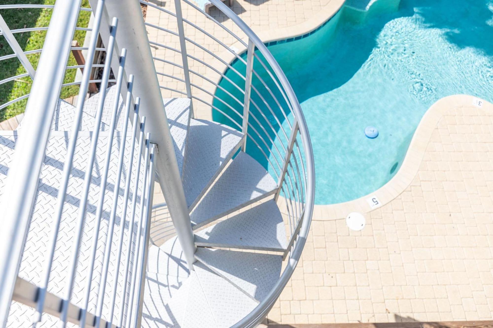 Holiday home 4bd 3br Pool Paradise 1 Mile From & Downtown