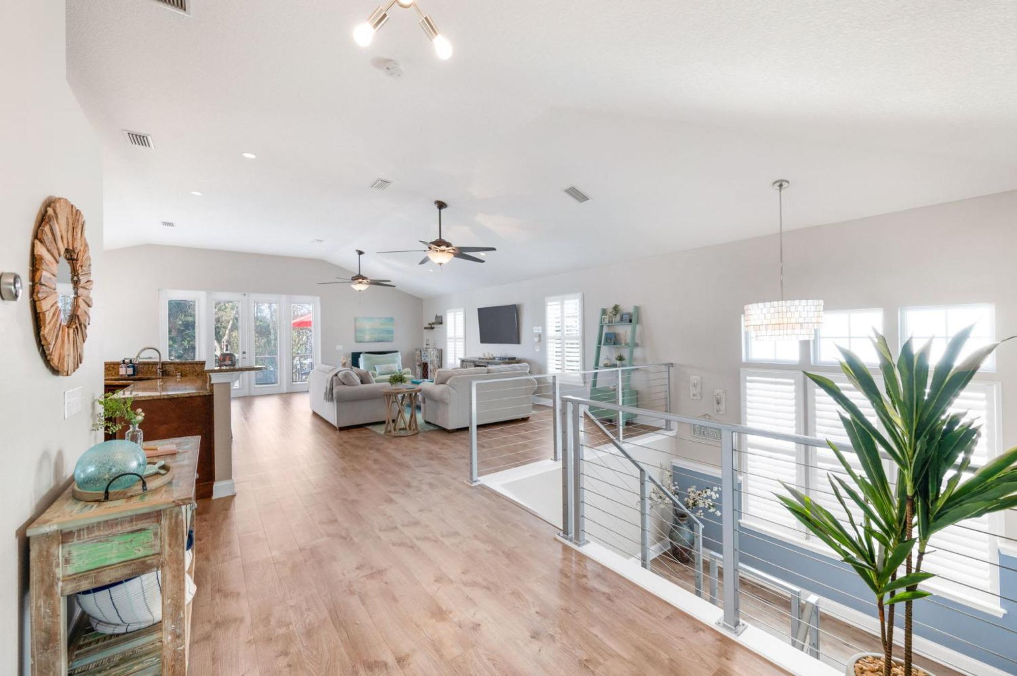 Holiday home 4bd 3br Pool Paradise 1 Mile From & Downtown *
