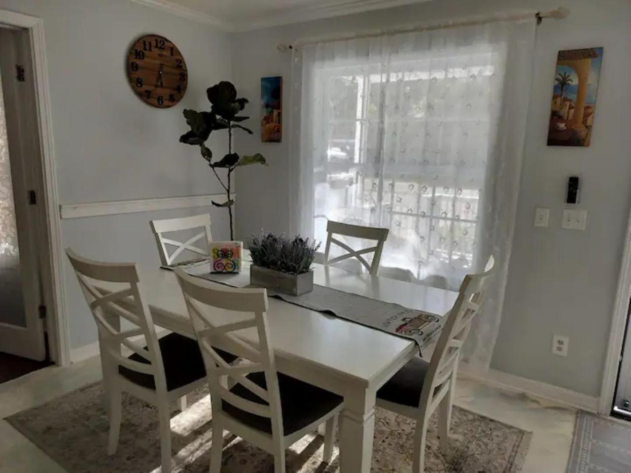 Holiday home Charming 4-bedroom Family Haven *
