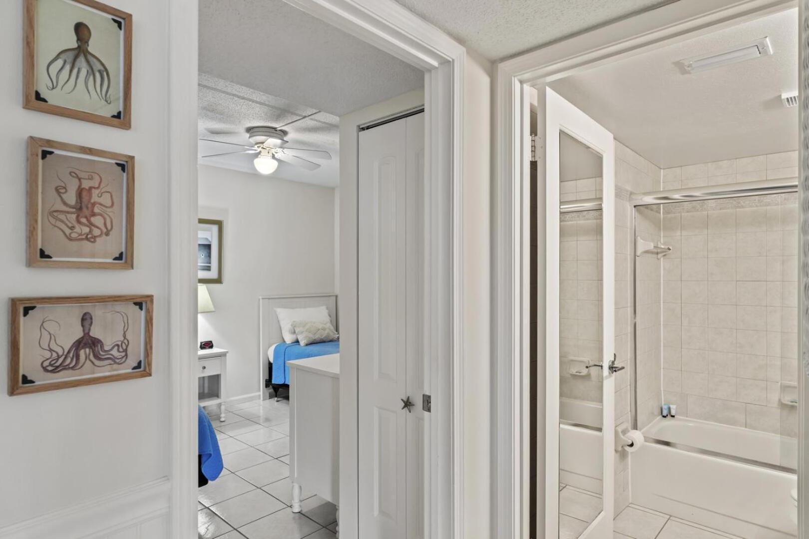 Just Beachy-ocean View-2nd Fl Apartment