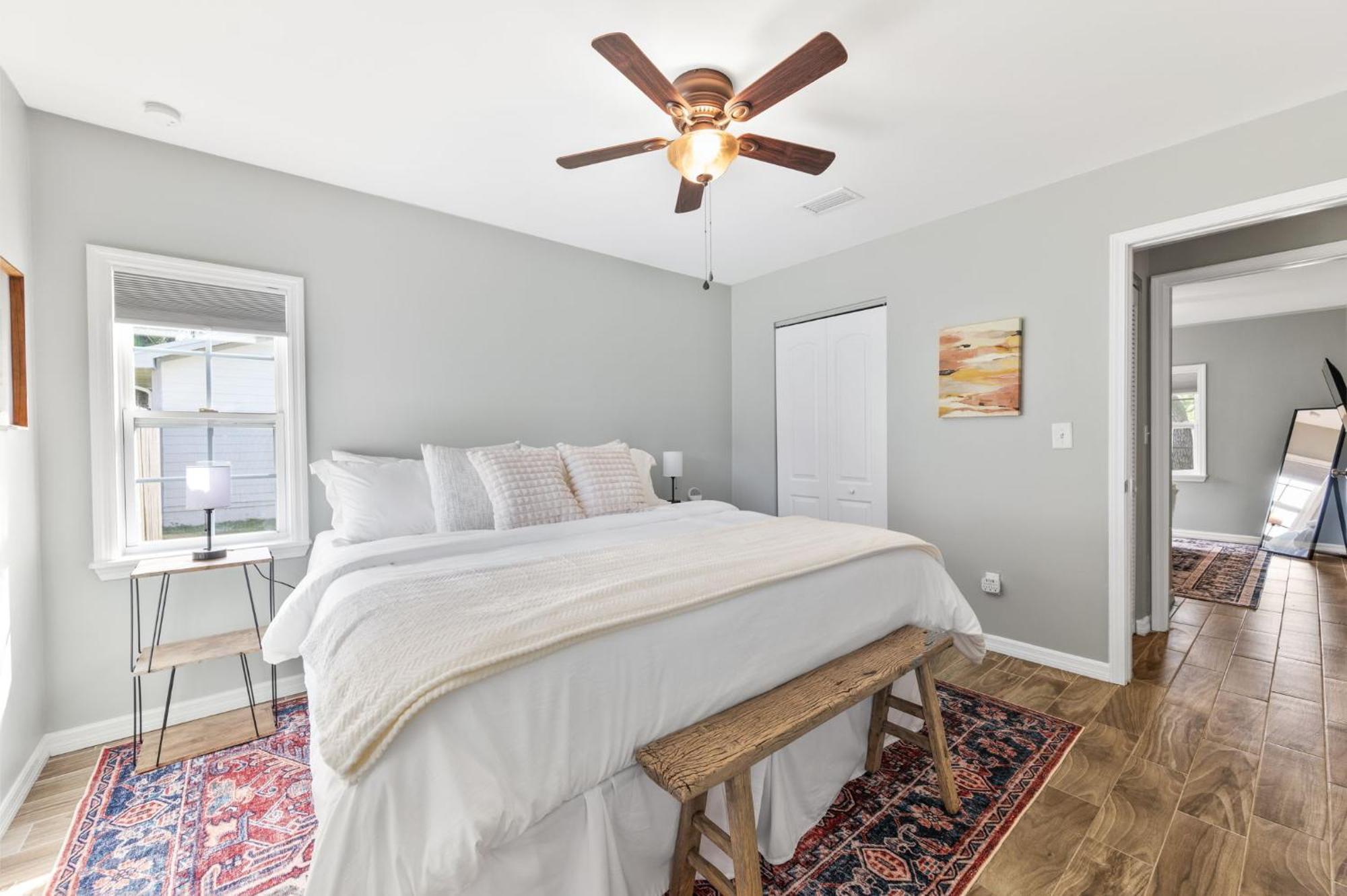 Holiday home Sunny Retreat Near Downtown & Beaches *