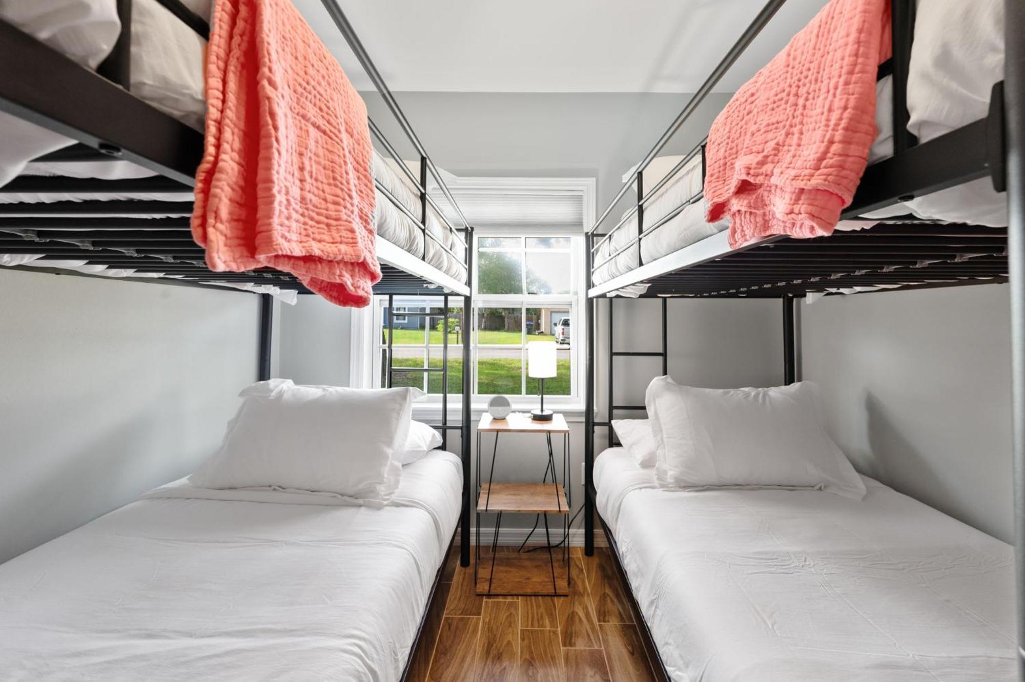 Holiday home Sunny Retreat Near Downtown & Beaches