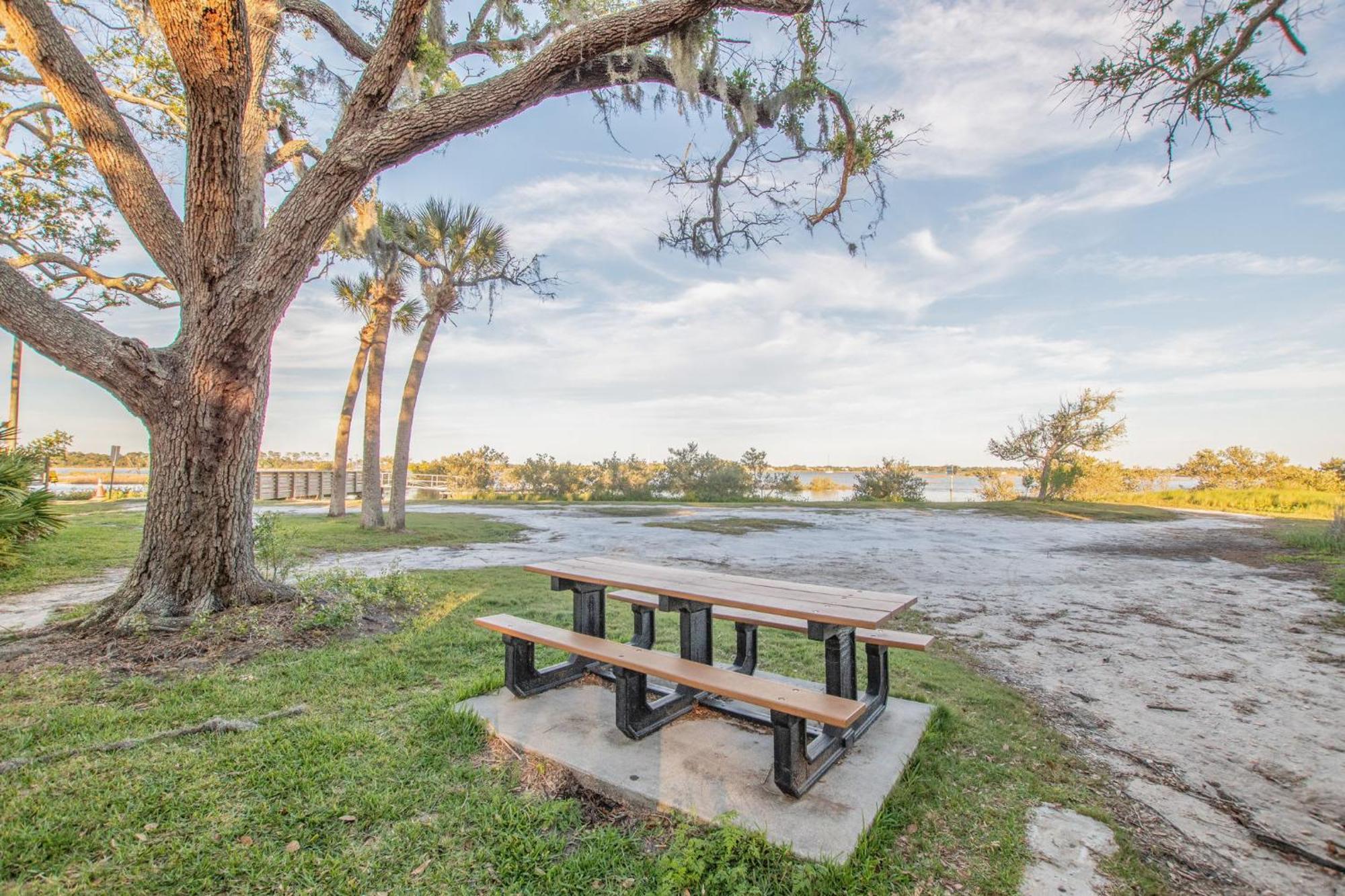 Holiday home Sunny Retreat Near Downtown & Beaches