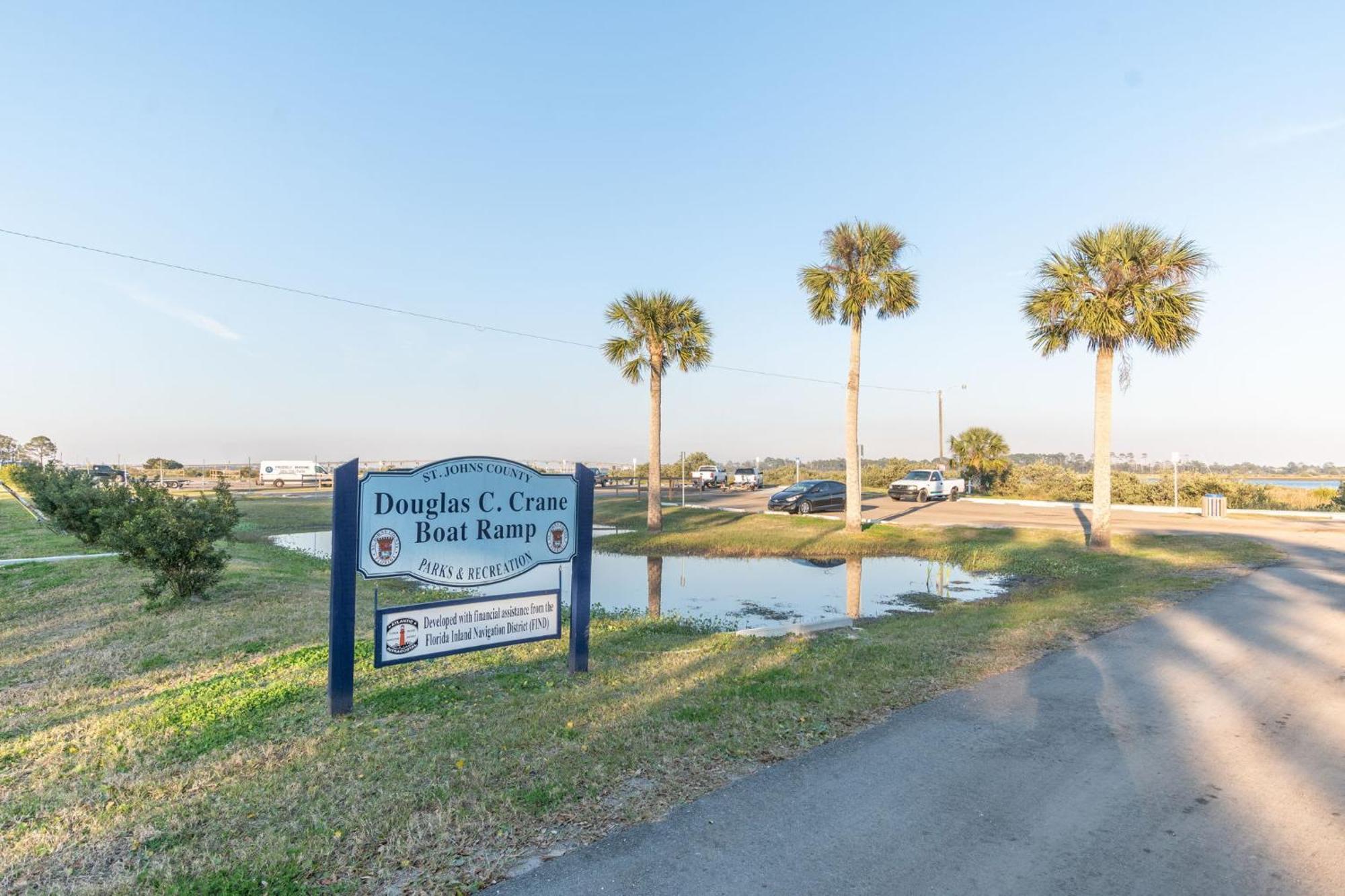 Sunny Retreat Near Downtown & Beaches *
