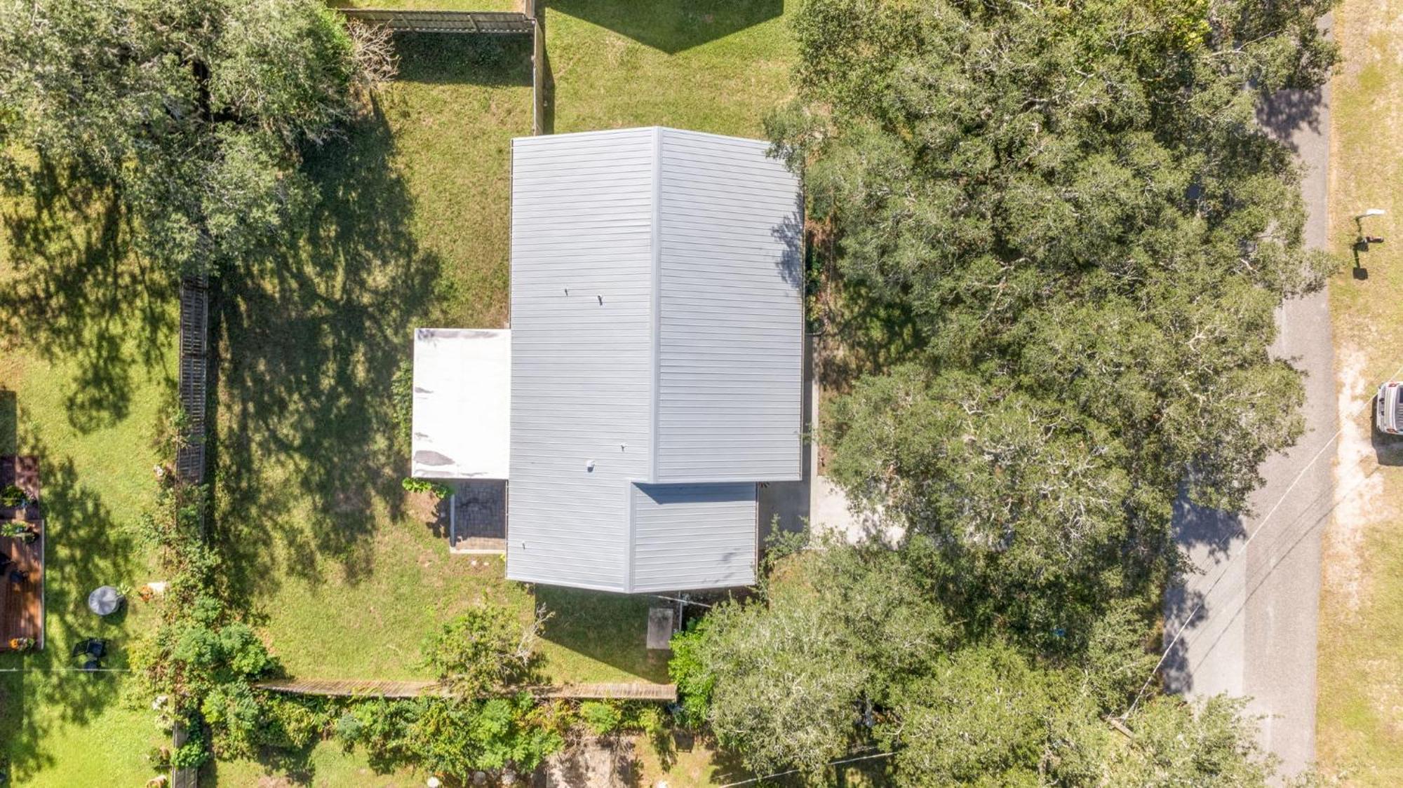 Holiday home Sunny Retreat Near Downtown & Beaches *