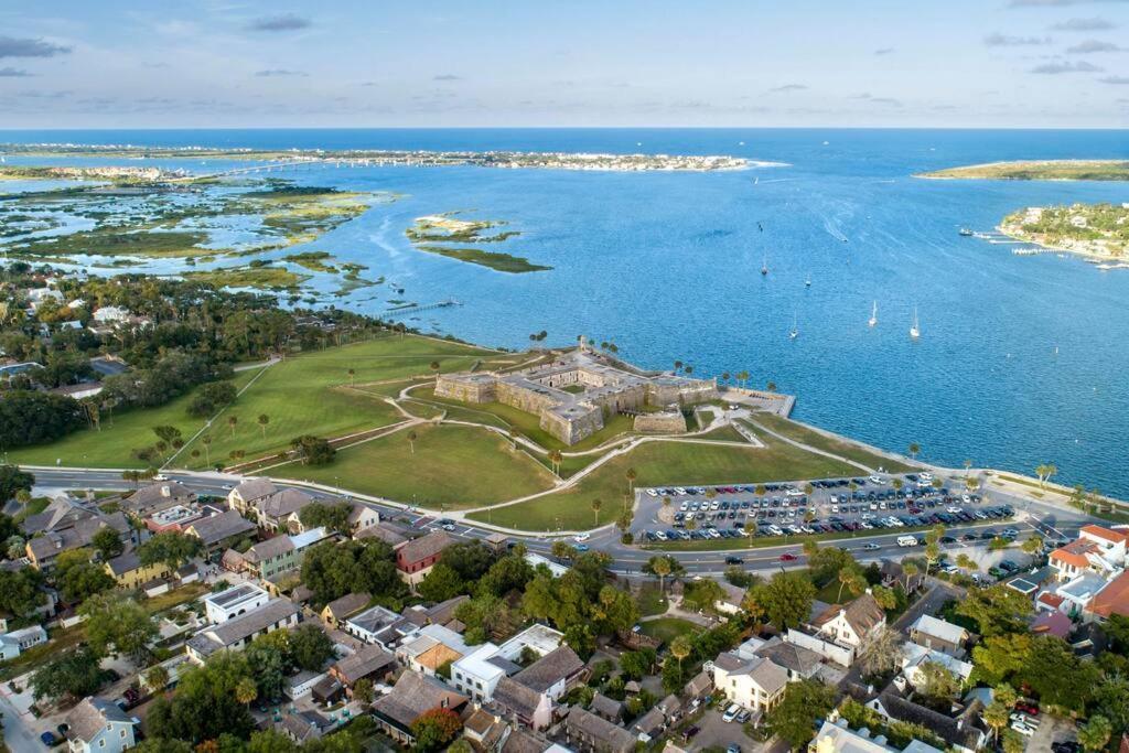 New Enchanting Retreat By Marina, 1mi To Downtown And A Short Drive To Holiday home