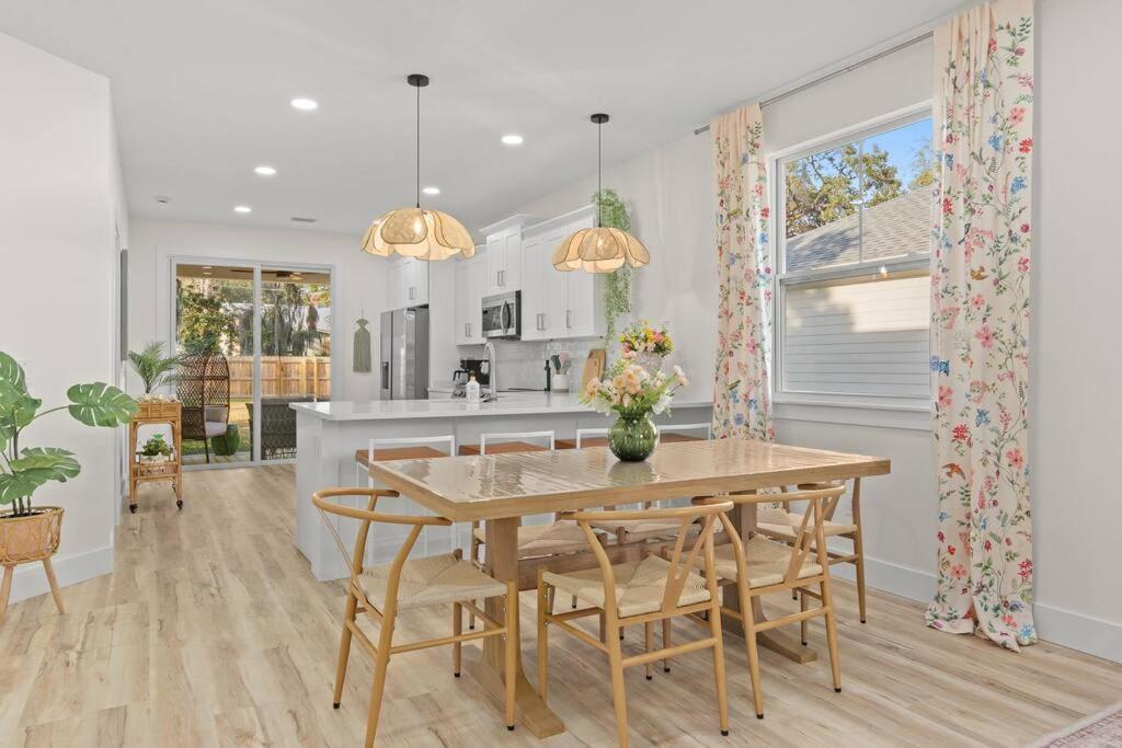New Enchanting Retreat By Marina, 1mi To Downtown And A Short Drive To
