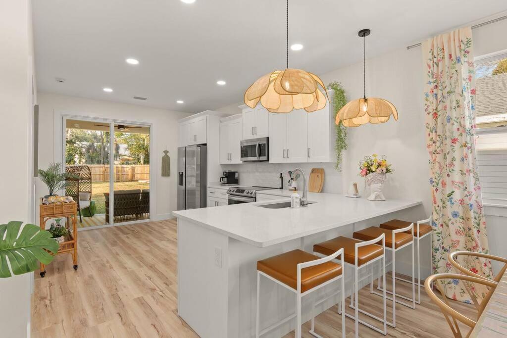 New Enchanting Retreat By Marina, 1mi To Downtown And A Short Drive To Holiday home