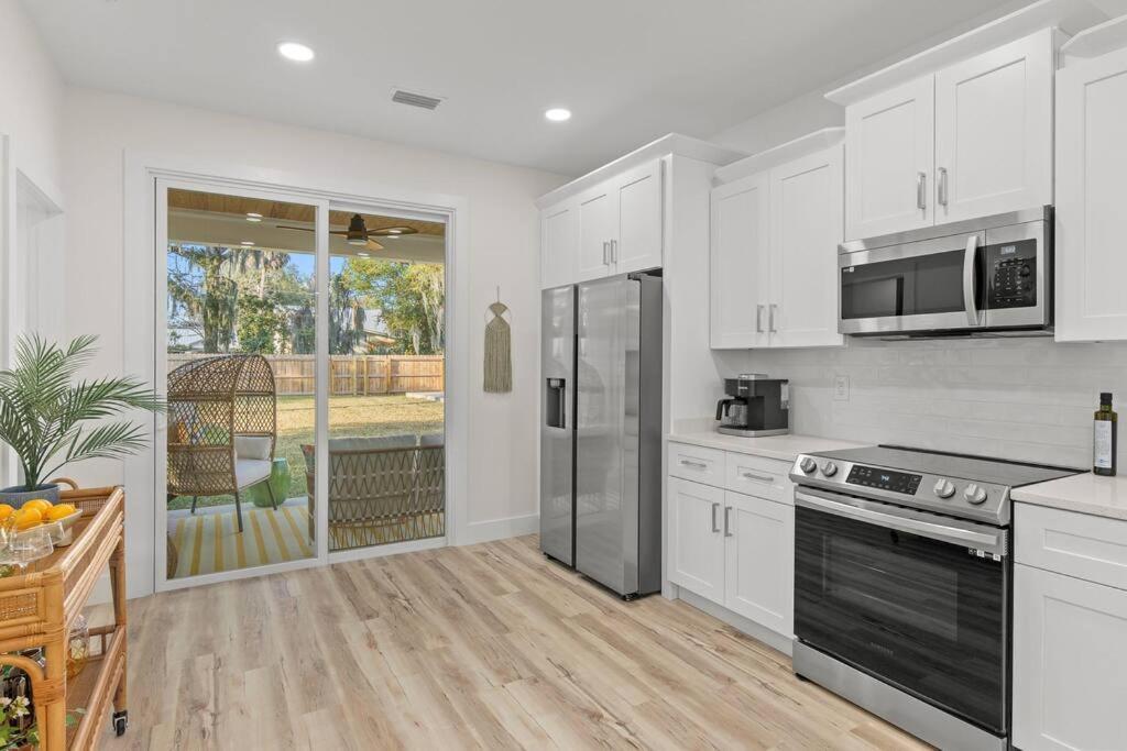 New Enchanting Retreat By Marina, 1mi To Downtown And A Short Drive To Holiday home
