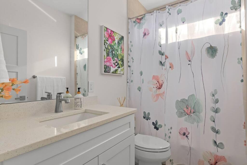 Holiday home New Enchanting Retreat By Marina, 1mi To Downtown And A Short Drive To