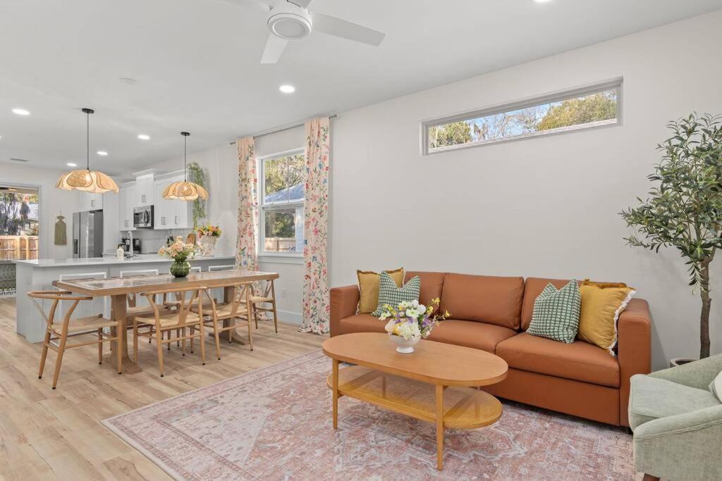 New Enchanting Retreat By Marina, 1mi To Downtown And A Short Drive To Holiday home *