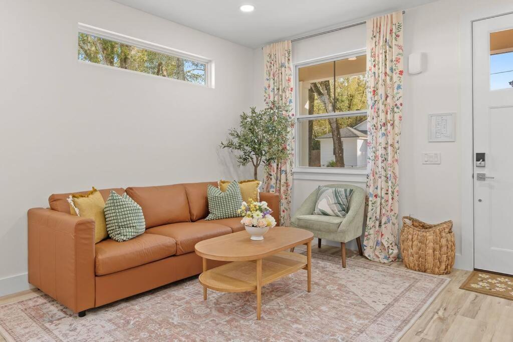 New Enchanting Retreat By Marina, 1mi To Downtown And A Short Drive To Holiday home