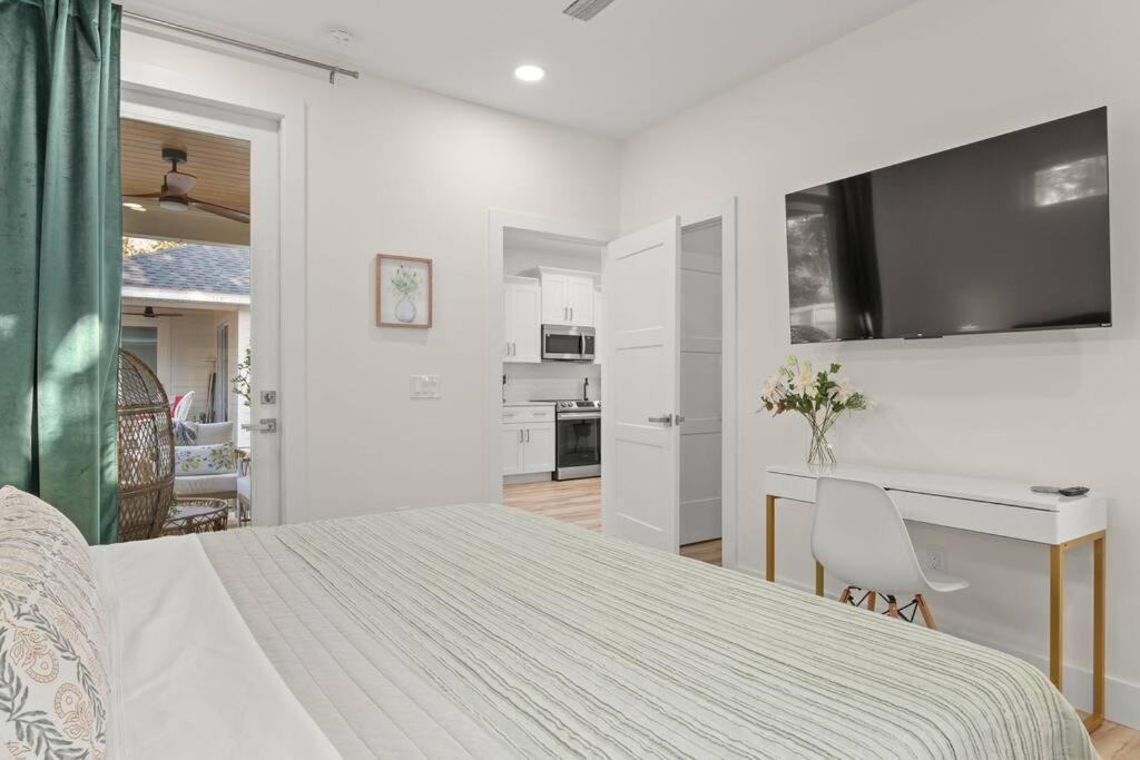 New Enchanting Retreat By Marina, 1mi To Downtown And A Short Drive To Holiday home *