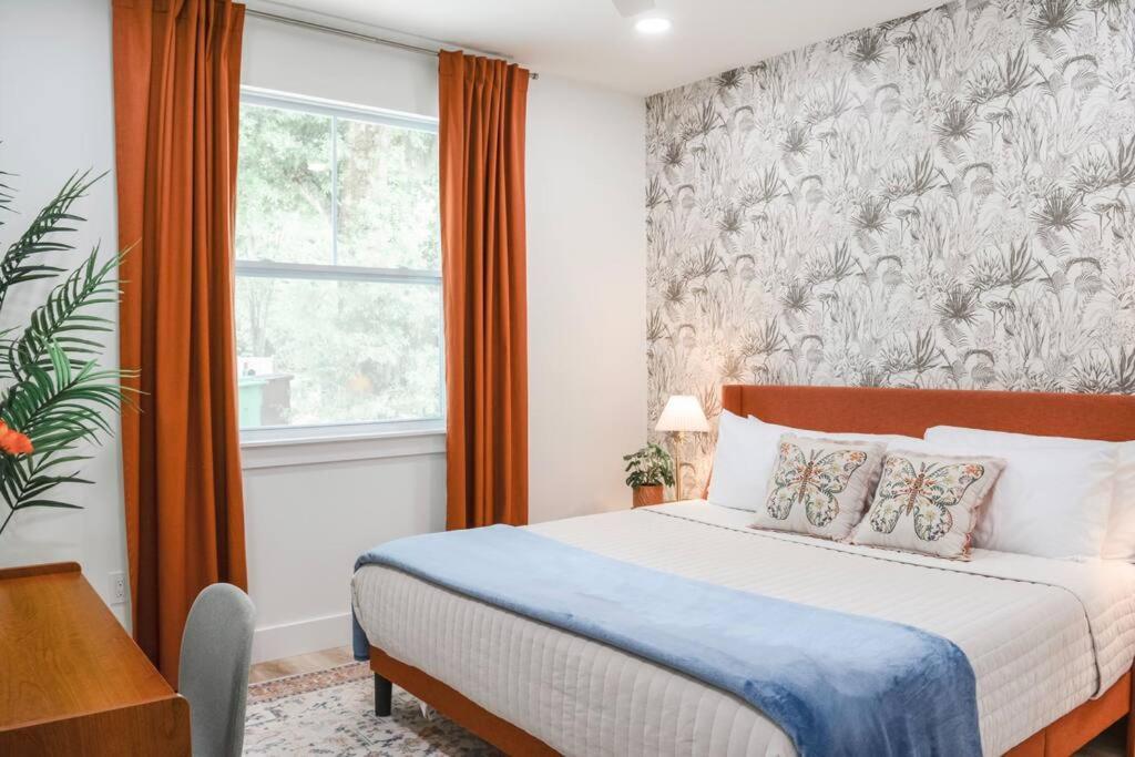 New Enchanting Retreat By Marina, 1mi To Downtown And A Short Drive To Holiday home *