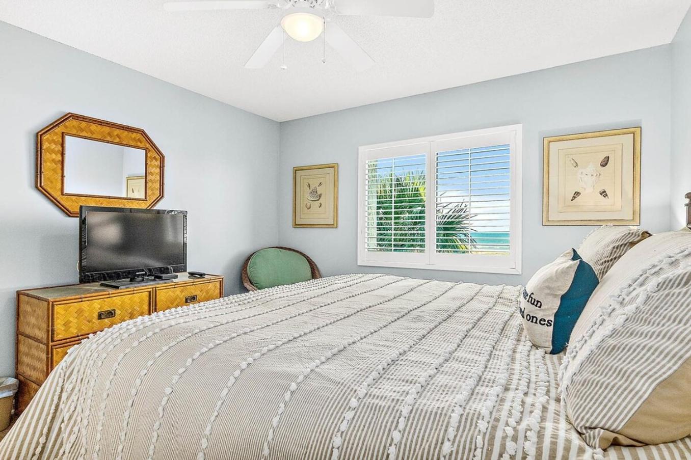 Ocean Front Charmer Steps To Holiday home