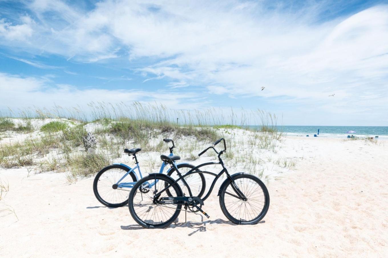 100 Feet To The Beachbikeswafflespools Holiday home