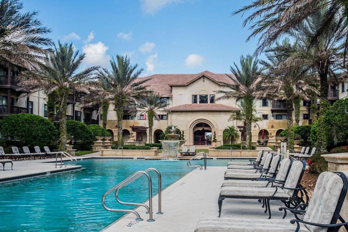 Holiday home Poolside W Patio Near Hot Tub 5112p1