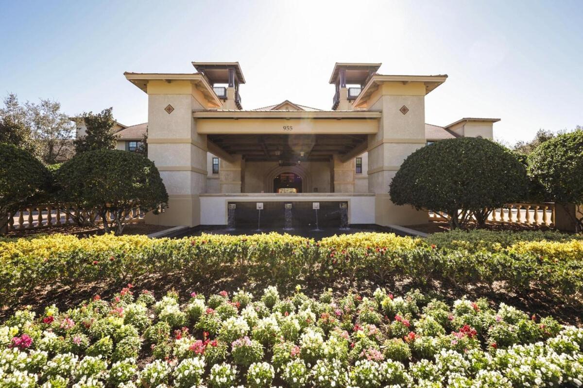 4310-1p Charmingly Chic For Entertaining Holiday home *