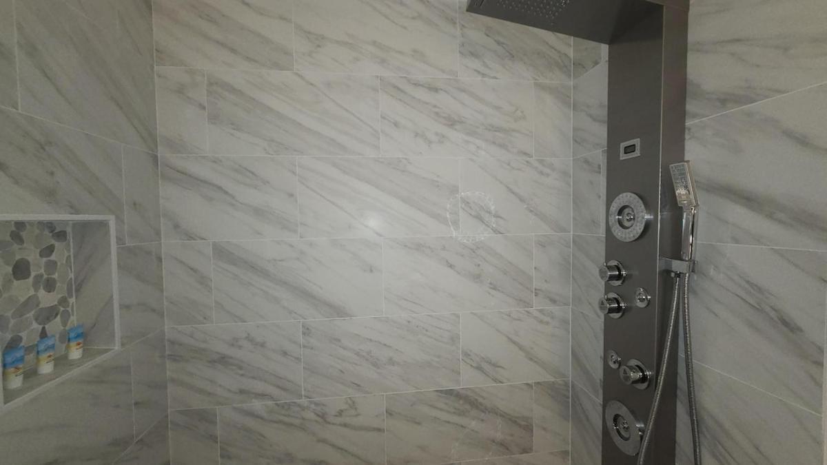 Renovated Beauty With Walk-in Showers 6209p2 Holiday home *