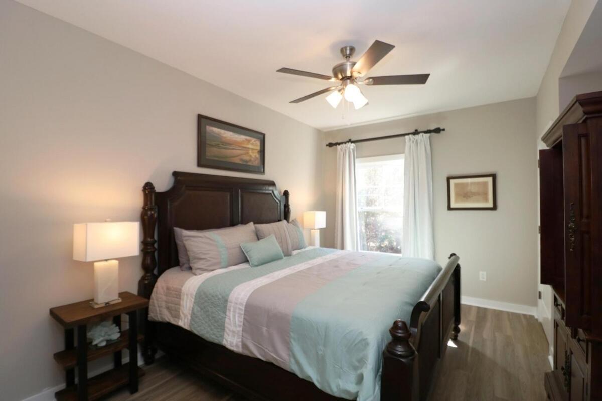 Renovated Beauty With Walk-in Showers 6209p2 *