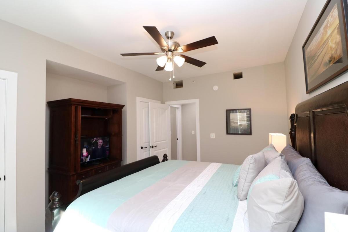 Renovated Beauty With Walk-in Showers 6209p2