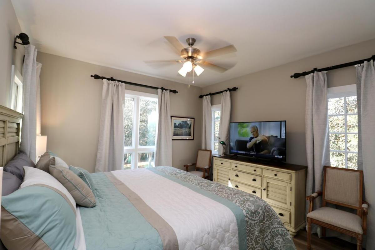 Holiday home Renovated Beauty With Walk-in Showers 6209p2 *