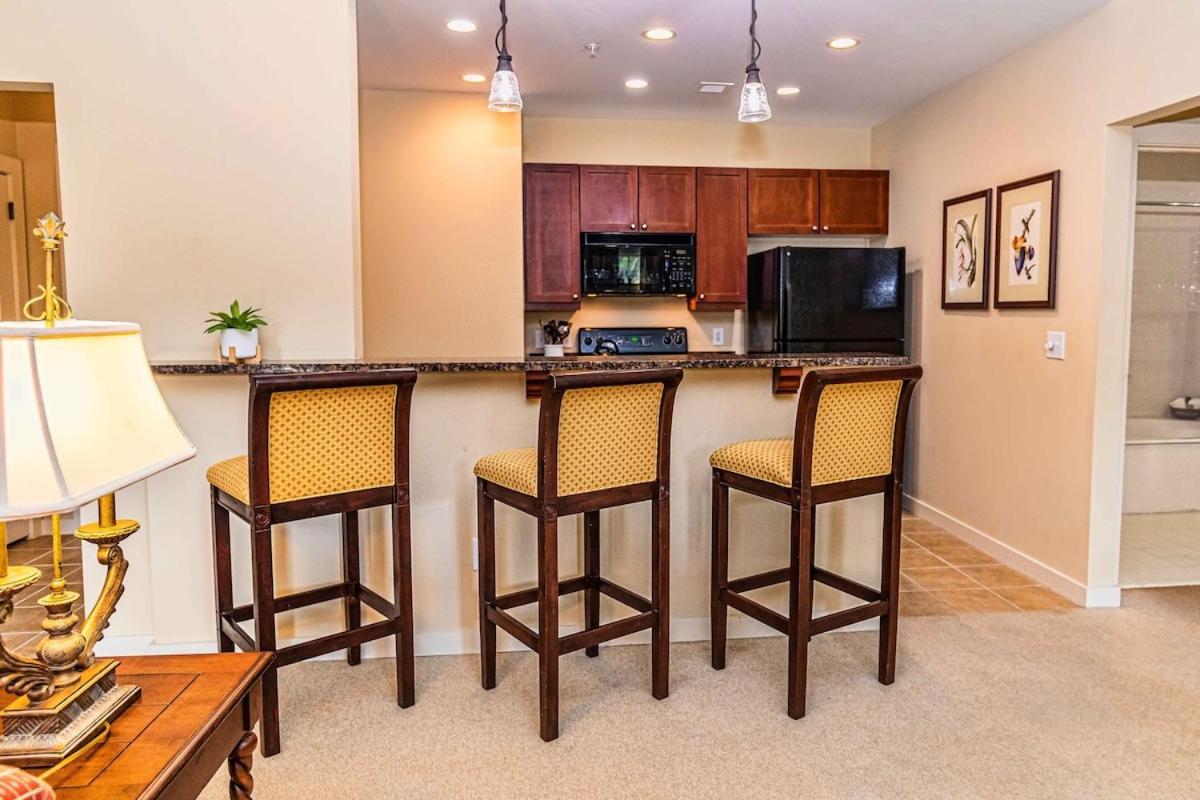 1 Bedroom Floor - Private Balcony & Views 5304 *