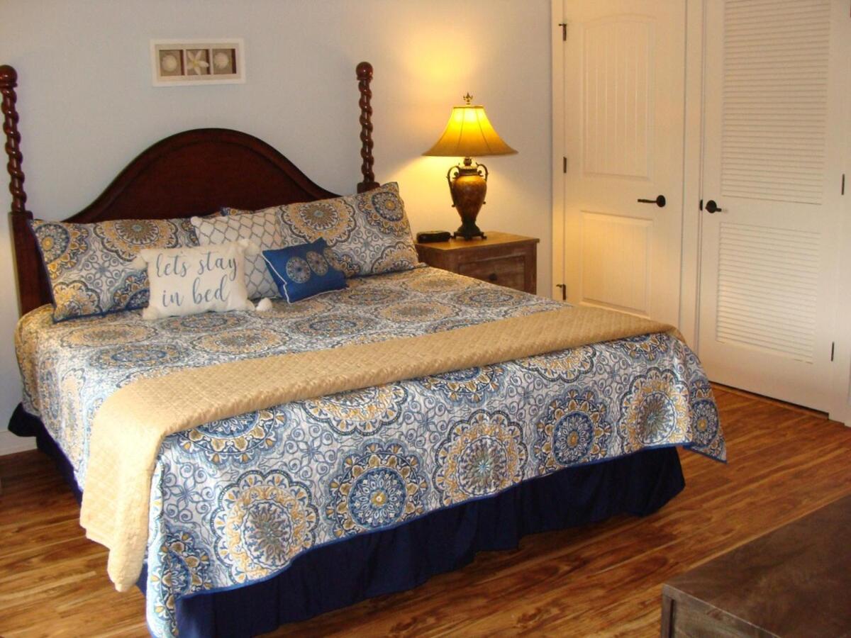 Splendid With Balcony View Of Pool 5220 St. Augustine