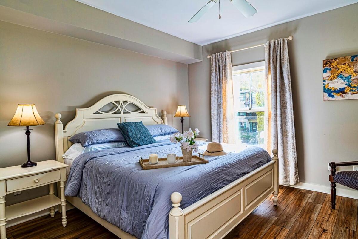 1 Bedroom With Amazing Pool And Courtyard Views 5208