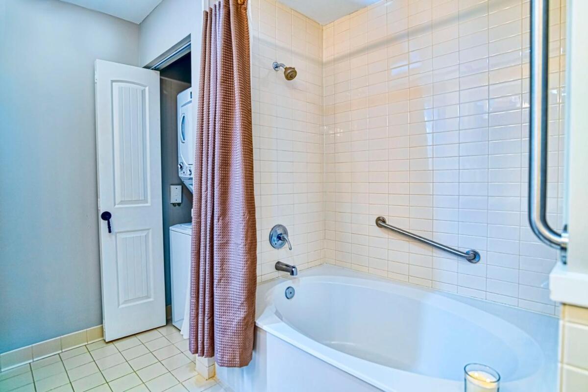 1 Bedroom With Amazing Pool And Courtyard Views 5208 Holiday home *