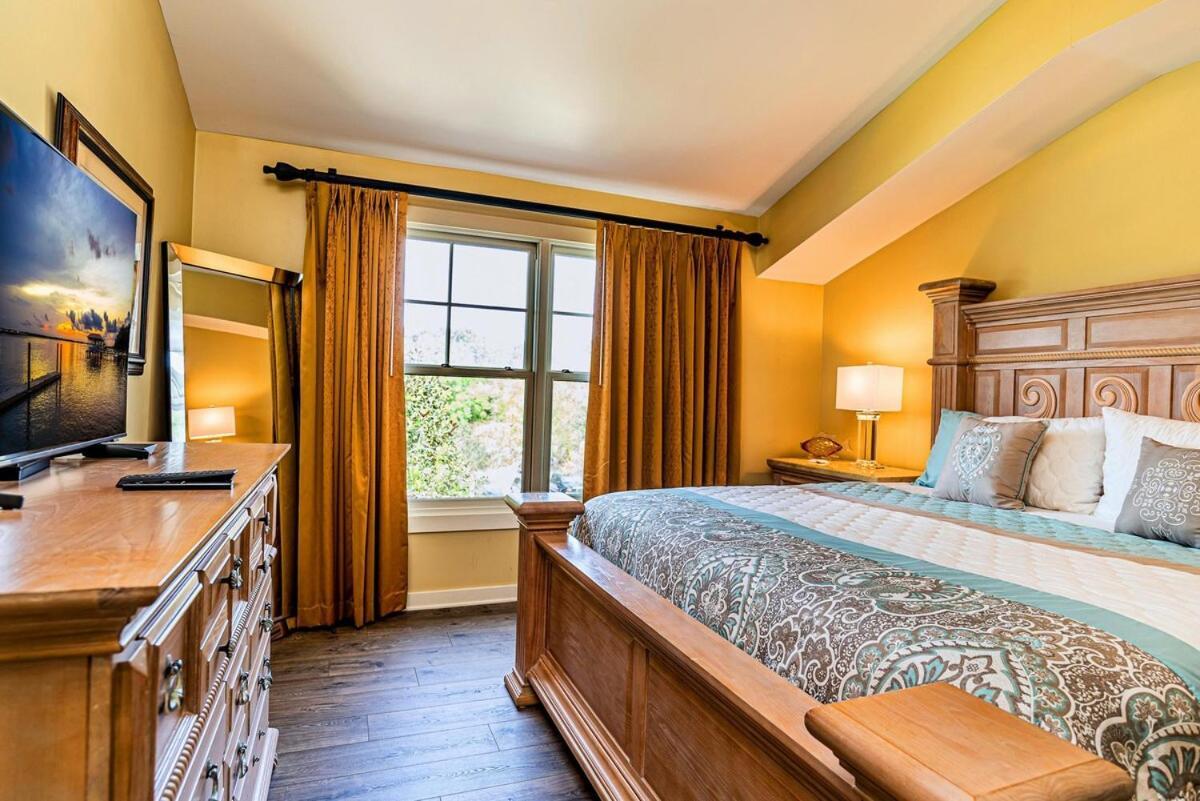 Holiday home 2br - Luxury Vinyl Floors - Pool - Hot Tub - 4304