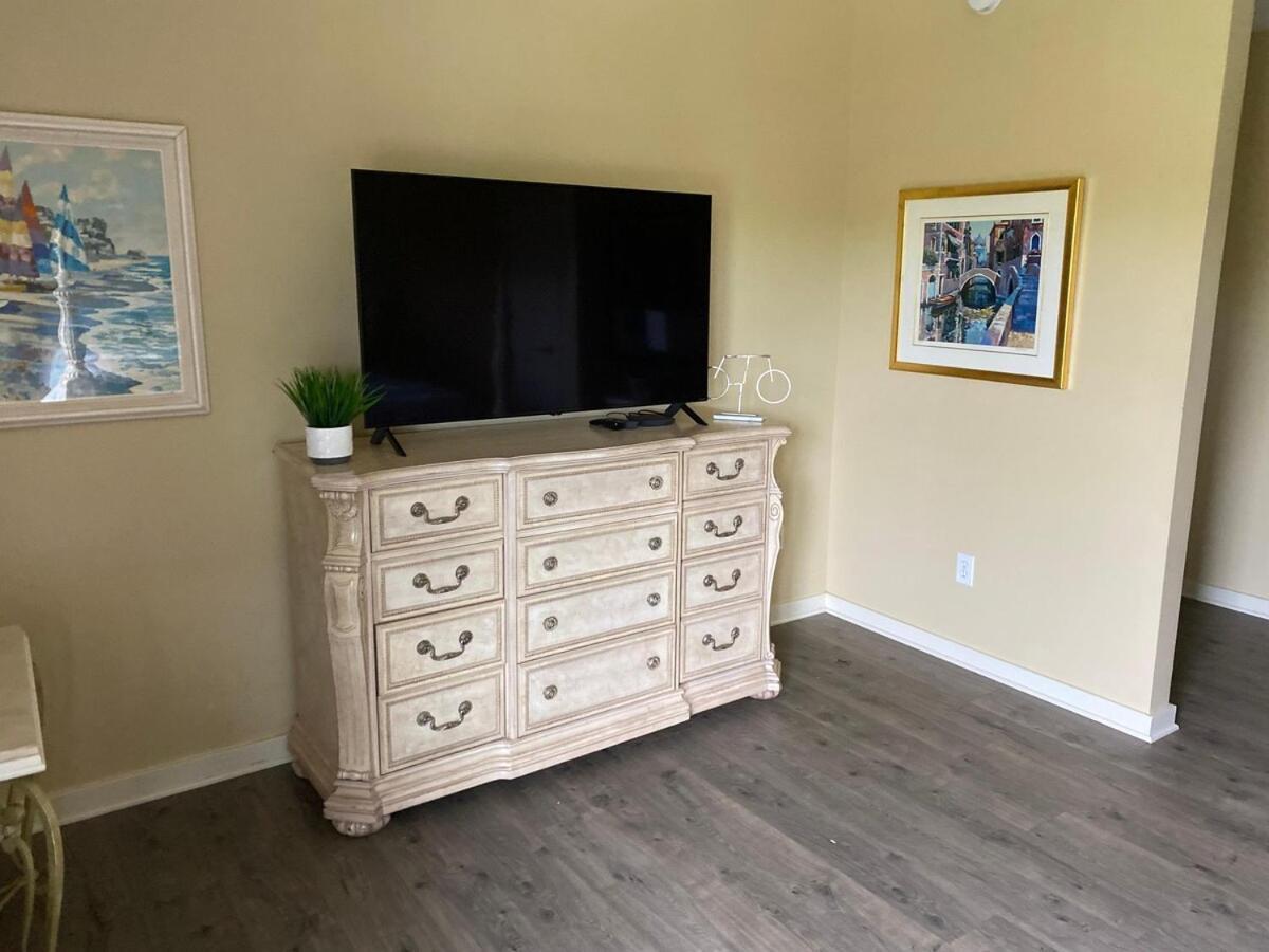 2br - Luxury Vinyl Floors - Pool - Hot Tub - 4304 Holiday home