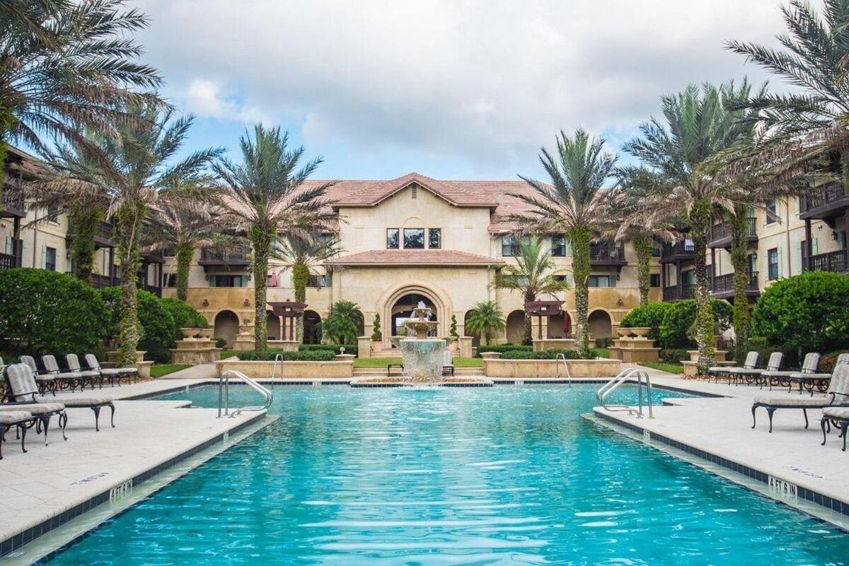 Holiday home 2br - Luxury Vinyl Floors - Pool - Hot Tub - 4304 *