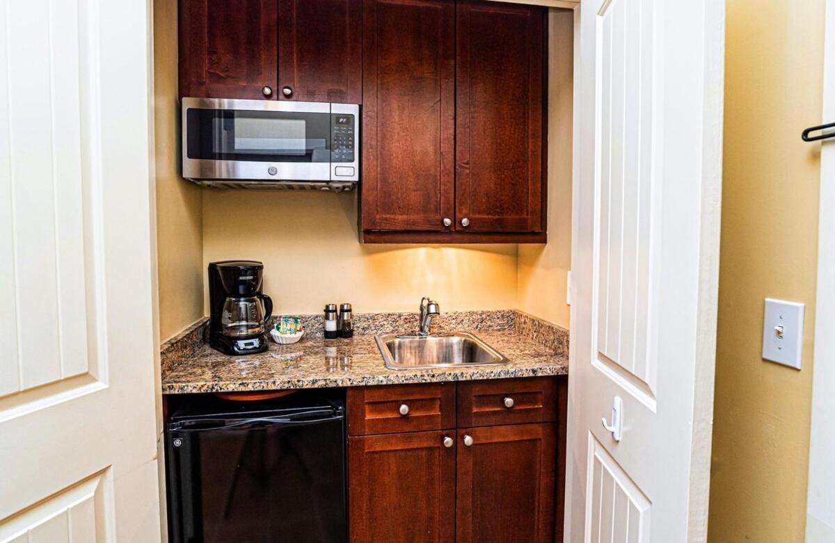 Holiday home 2br - Luxury Vinyl Floors - Pool - Hot Tub - 4304