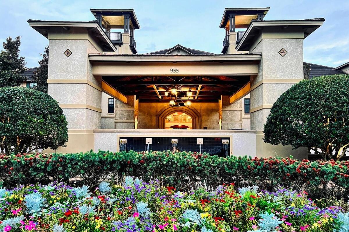 Romantic Getaway - Hot Tub - Pool - Fitness *