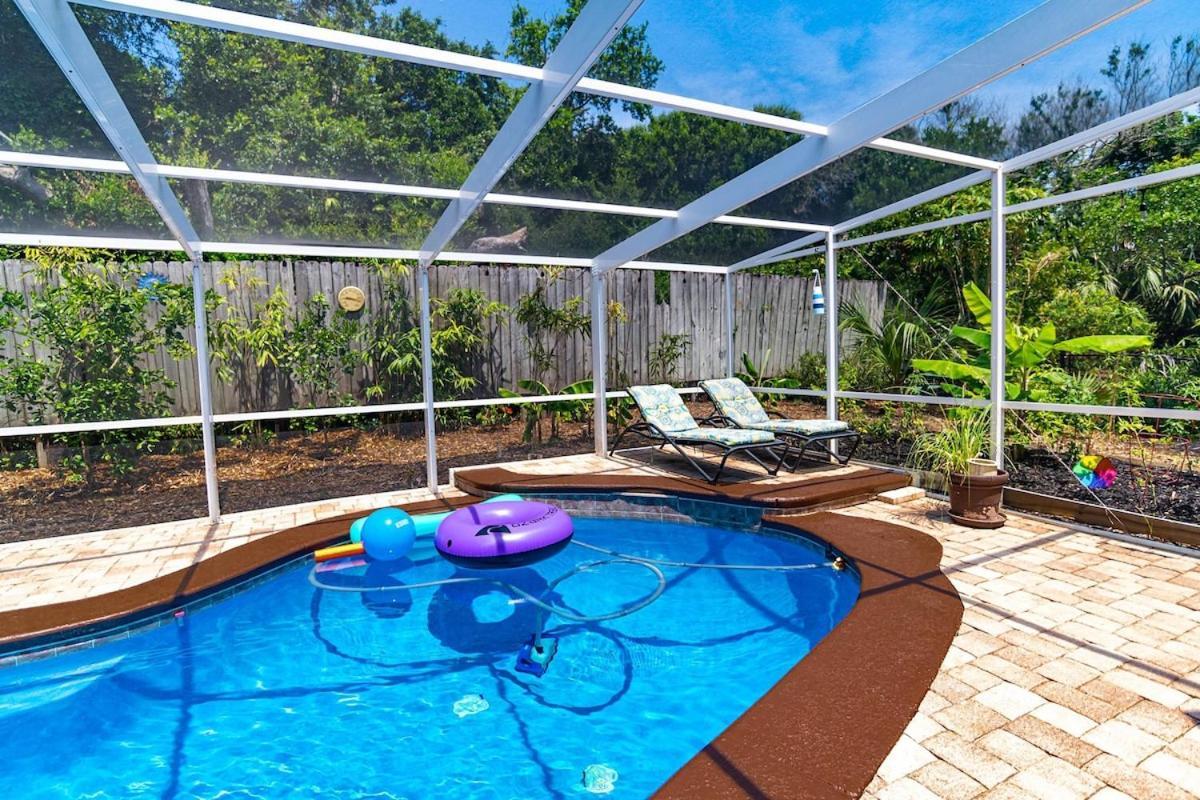 4-bdrm Pool House Paradise 1 Block To With Salt Water Pool And Hot Tub
