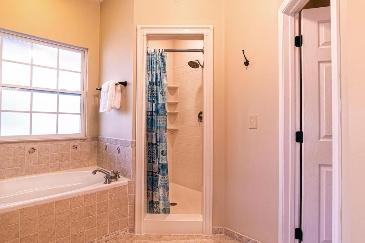 4-bdrm Pool House Paradise 1 Block To With Salt Water Pool And Hot Tub St. Augustine