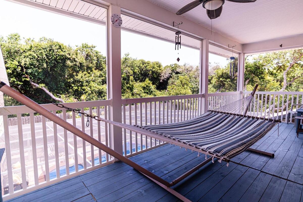 4-bdrm Pool House Paradise 1 Block To With Salt Water Pool And Hot Tub Holiday home St. Augustine
