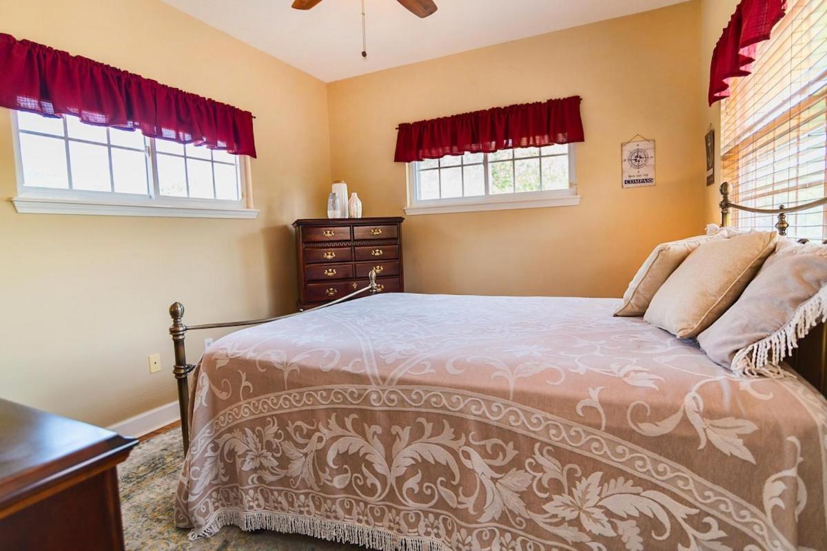 4-bdrm Pool House Paradise 1 Block To With Salt Water Pool And Hot Tub * St. Augustine